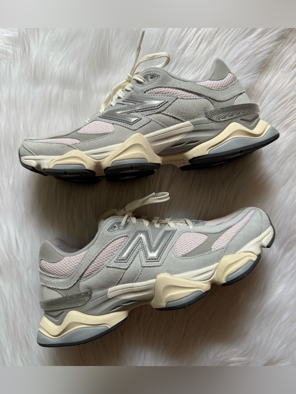 New Balance 9060 Granite Grey/Pink Sneakers M 10.5/ W 12 Worn Once - Picture 2 of 11